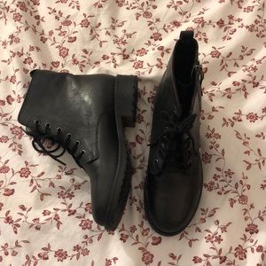 STEVE MADDEN BLACK ZIP UP COMBAT BOOTS 7 1/2